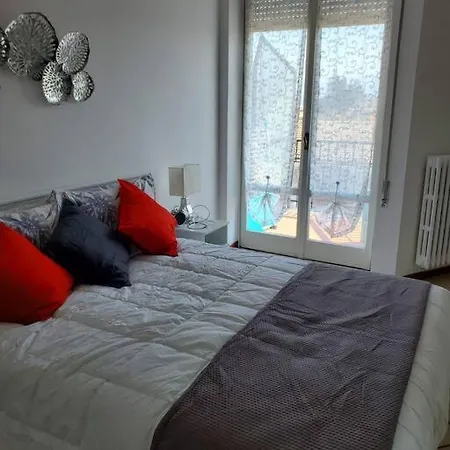 La Rocca Home, Accogliente Ad ארונה