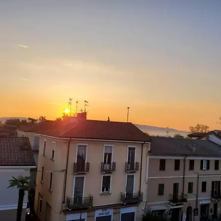 La Rocca Home, Accogliente Ad أرونا