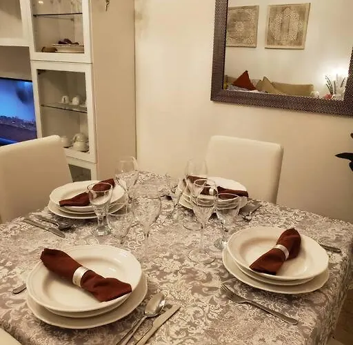 La Rocca Home, Accogliente Ad 아로나