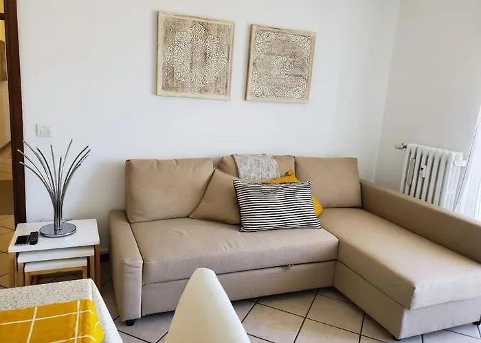 La Rocca Home, Accogliente Ad * أرونا