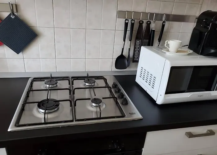 La Rocca Home, Accogliente Ad أرونا