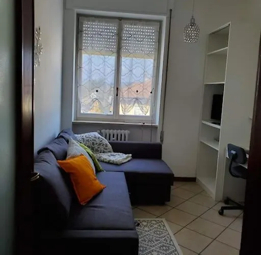 La Rocca Home, Accogliente Ad شقة أرونا