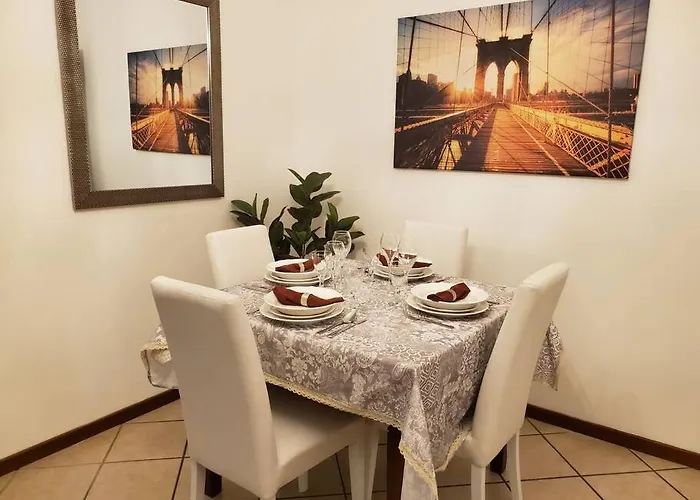 La Rocca Home, Accogliente Ad 아파트 아로나